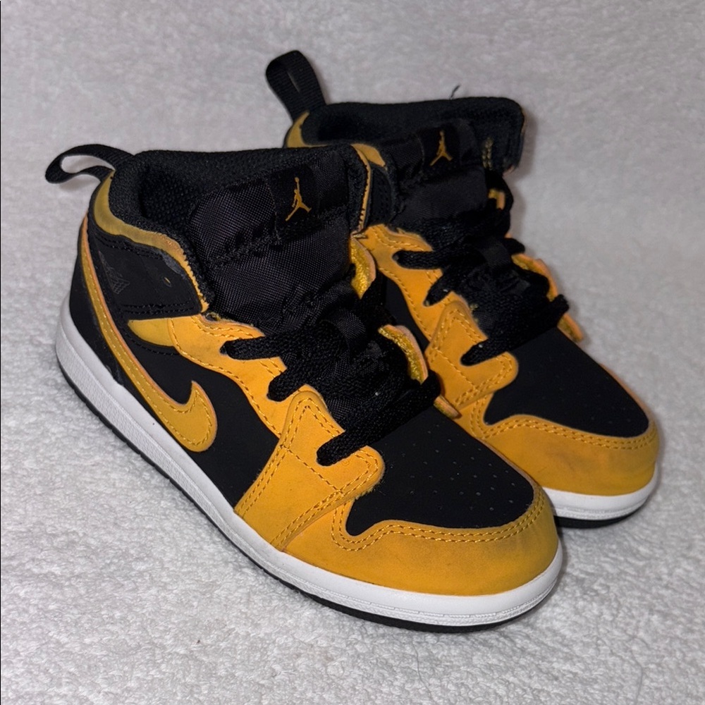Air Jordan 1  mid td reverse new love black maize  little kids 9c 640735-071